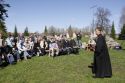 Radiatsiooniohvrite m�lestuskivi p�hitseb Pilistvere Andrease koguduse vaimulik Hermann Kalmus